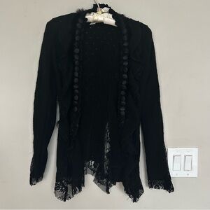 Garsia black sweater. Laced embroidery fur size Small